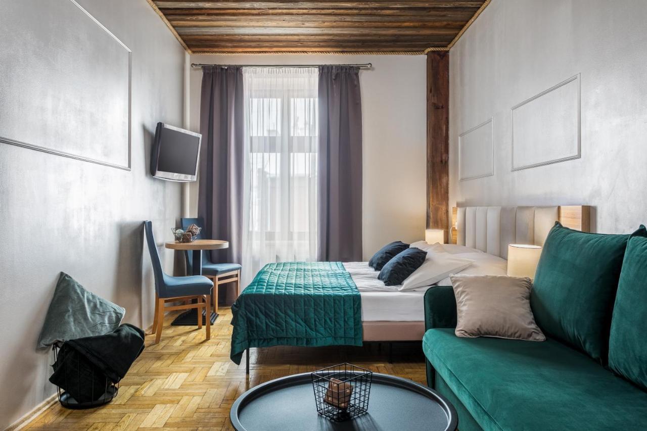 Deluxe Quadruple Room,1409850314:JPEG