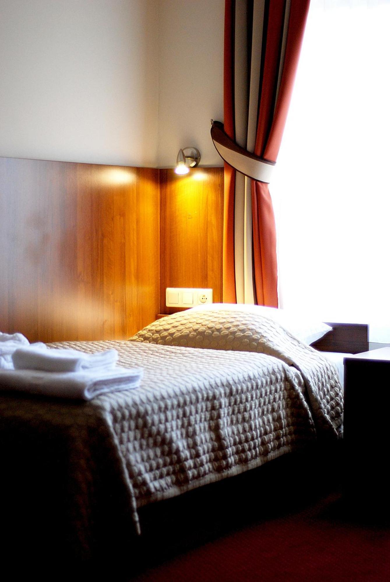 Single Room,1212095953:JPEG