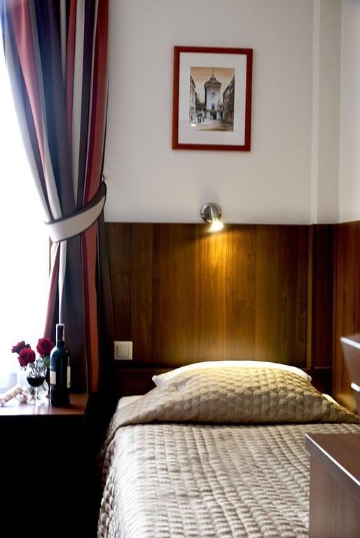 Double Room,1212095677:JPEG